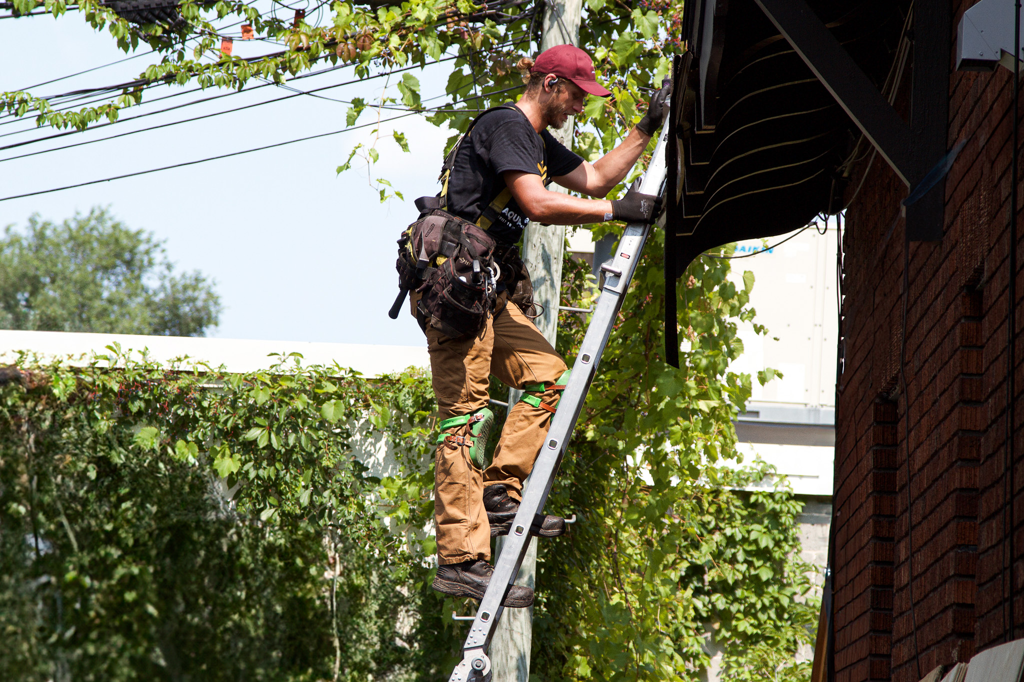 Reliable roofing contractor in Ottawa performing roof repair